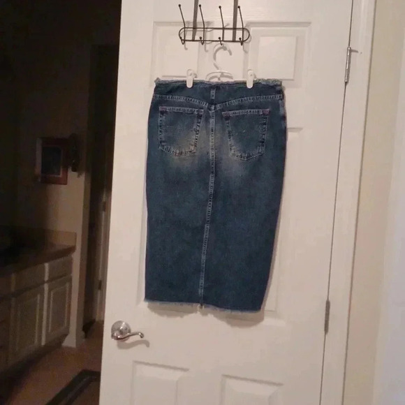 💙🌹denim skirt with slit in front - Picture 7 of 9